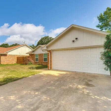 1 Mi to Denton Square: Family Home w/ Fenced Yard!