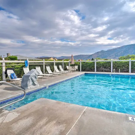 Manson Villa w/ Hot Tub ~ 1 Mi to Wineries!