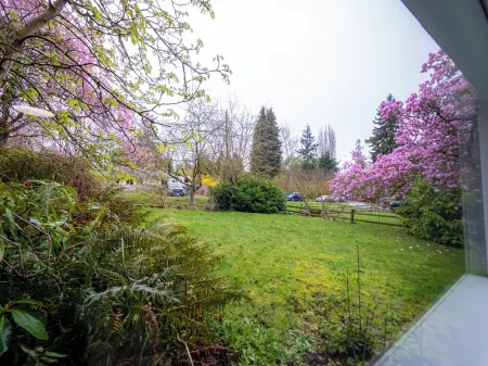 Stylish Remodeled 2BR Retreat - Near Seattle - Peaceful, Clean, & Modern Отели в г. Шорлайн
