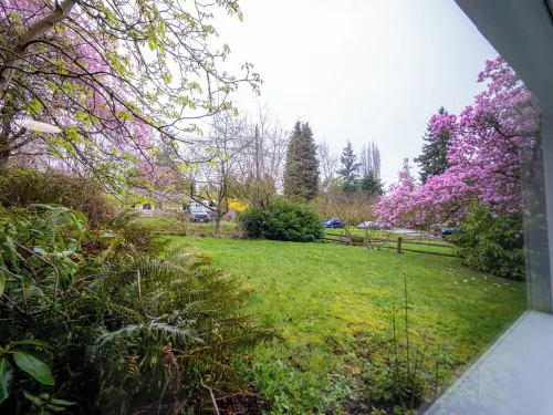 Stylish Remodeled 2BR Retreat - Near Seattle - Peaceful, Clean, & Modern Hotels in Shoreline