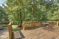 Harpers Ferry Cabin - Walk to Private Lake! - Pet Friendly