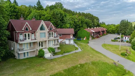 Complexe le 60 Отели рядом с достопримечательностью «Sommet Saint Sauveur»