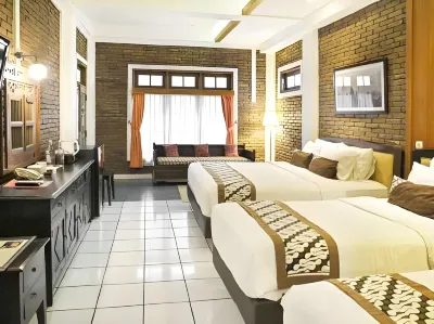 Paku Mas Hotel Hotels near Royal Ambarrukmo Garden