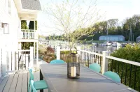 The Harbor Hideout - Riverside home near Beaches, Pier, downtown shops