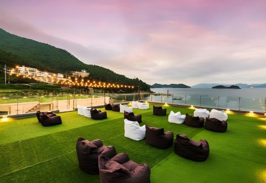 여수밤바다 펜션의 야경