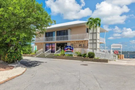 January Availability Waterfront, Boat Dock,Kayak, Paddleboard,Golf Cart, Bikes,