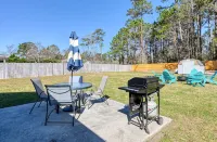 Surf City Off Island Retreat! 2.5 mi to beach - Flexible booking days!