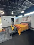 Central Pensacola Studio, Groovy & Spacious
