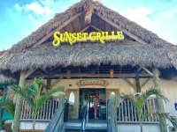 Private Beach-Pool-King Bed-No Stairs-Family Friendly-Relax-Play Together! Hotels in Key Colony Beach