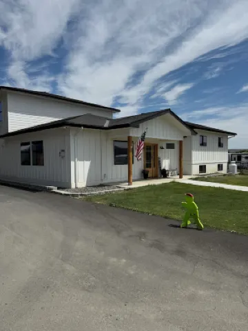 Spacious 6 bedroom home with theater room and gym just minutes from Yakima! - 4-Star
