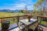 Close to DT Asheville and Cozy Amenities - Charming Sanctuary