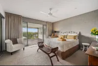 Luxury Escape - Entire Home Hotels in Wamberal