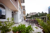 Rich Hotel