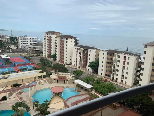 Discover the Ecuadorian paradise from our beachfront apartment!