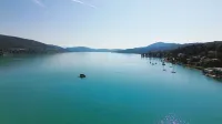 Mountains&Lakes - Luxury Apartment Seepark Velden directly on Lake Wörthersee 벨덴 암 워스에르시 호텔