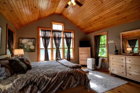 Quintessential farmhouse with hot tub, mountain views, sparkling clean