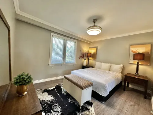 Four-seasons Serenity In The Heart of Oakville Close to Lake Ontario