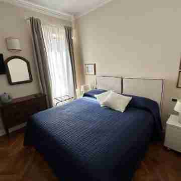 Historic house with garden across from NYU Florence Rooms