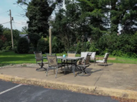 Historic Main Street Getaway Hotels in Upper Leacock Township
