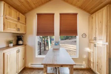 Hot Tub and Scenic Wildlife View - Cozy Mountain Retreat Отели в г. Дивайд