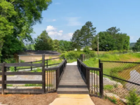 5 Min to Lakepoint! Sleeps 14. New 4 Bdrms/3.5 Bths w/ Office. Owner Managed. Hotels in Emerson