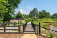 GameDaze - New 4/3.5 Bedroom House only 5 min  to LakePoint - Sleeps 14 Hotels in Emerson