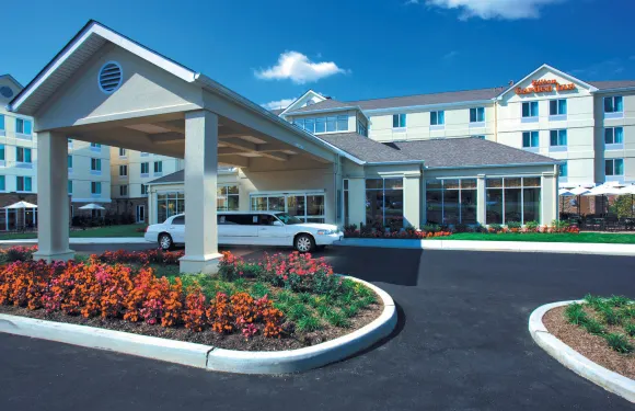 梅爾維爾希爾頓花園旅館