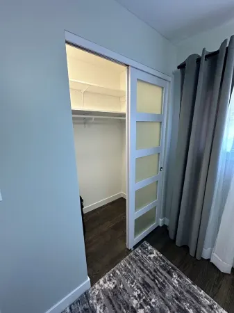 Lovely 3-bedroom house in Villa Park with WiFi and AC Отели рядом с достопримечательностью «Drury Lane»