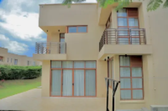 Luxury Lakeside Villa Gated community Hotels in 