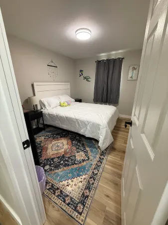 Beautiful Serenity in Green Bay, WI!3 bedrooms/1 bath FULLY furnished house. Отели в г. Аллоез