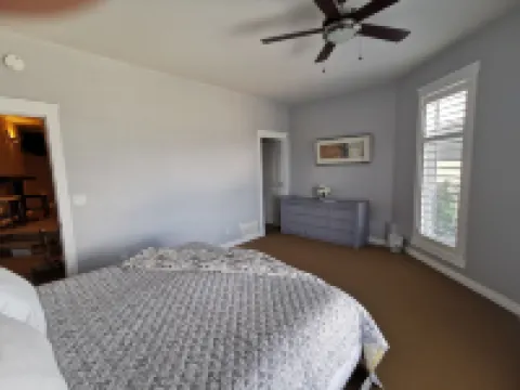 Serene Lake & Mountain View Retreat in Kettle Valley"