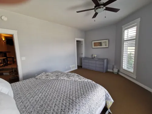 Serene Lake & Mountain View Retreat in Kettle Valley"