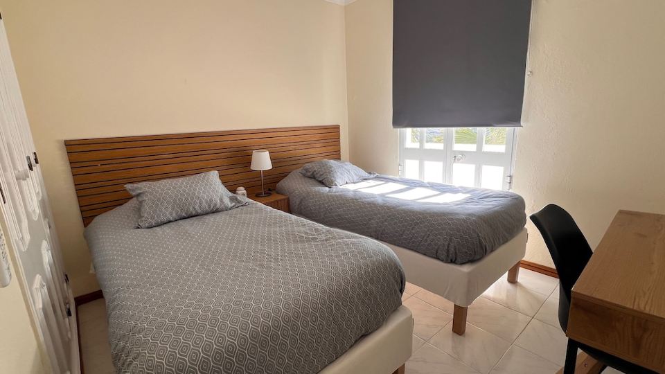 Sunny Top Floor Apartment With Private Terrace