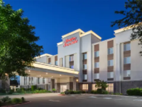 ハンプトン イン & スイーツ フレズノ フレズノのホテル