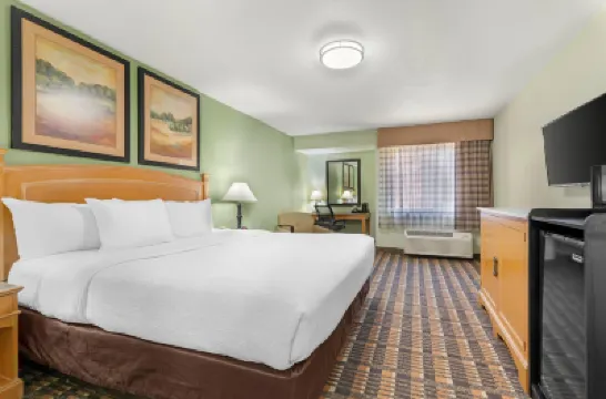 Quality Inn & Suites Plano East - Richardson Hotels near Chase Oaks Church - Legacy Campus