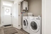 Luxury 2000 sq ft suite in Mini Mansion steps to Locke St. shops & restaurants.