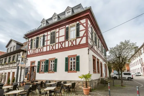 Vacation apartment with a direct view of the historic market in Heppenheim Hotels in Heppenheim