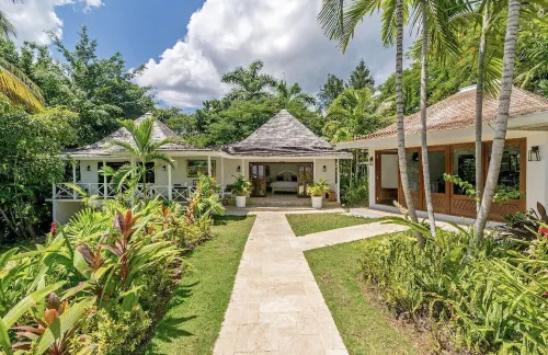 Luxury Jamaican Villa Overlooking Caribbean Sea فنادق في Hopewell