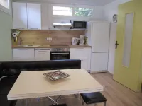 2-room apartment, bathroom wc, small terrace, free parking, Wifi, Tv Canal+. Hotels in Vence