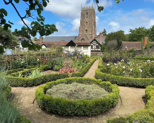 Six on Castle Hotels in Bampton