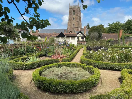 Six on Castle Отели в г. Бамптон