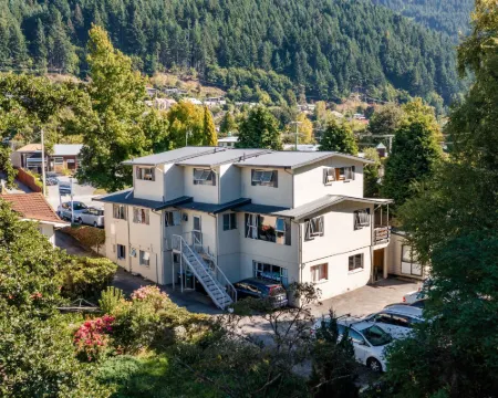The Flaming Kiwi Backpackers Hotels in Queenstown