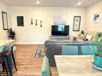 Charming 3-bedroom townhome with WiFi and AC near I-10