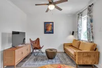 Charming Apt Close to the Garden District, Wi-Fi, Off-Street Parking, and More!