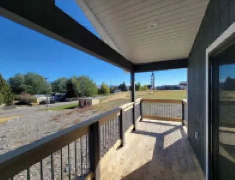 Charming 3-bedroom cabin- minutes from downtown Ennis Hotels in Ennis