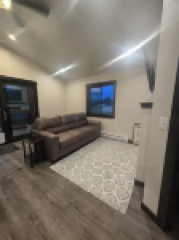 Charming 3-bedroom cabin- minutes from downtown Ennis Hotels in Ennis