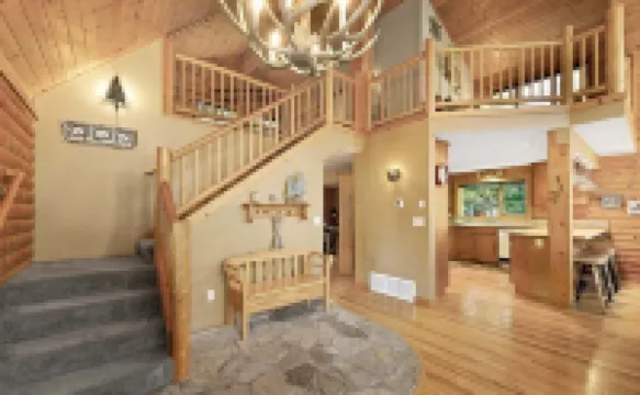 Summit Log Cabin With Hot Tub & Sauna