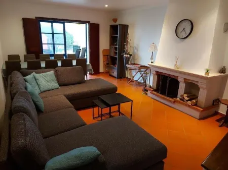 House for up to ten people, walking distance from the bay