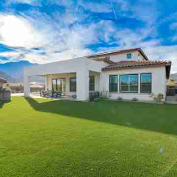 New Modern La Quinta Gated Estate Hotel Exterior