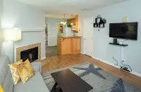 Fully Renovated 2 bdrm/2.5ba near UNC & Weaver St!